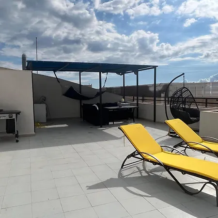 In 4 Bedroom Penthouse With Stunning Patio *