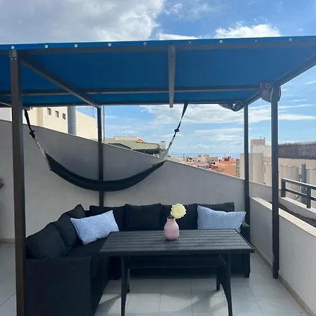 In 4 Bedroom Penthouse With Stunning Patio