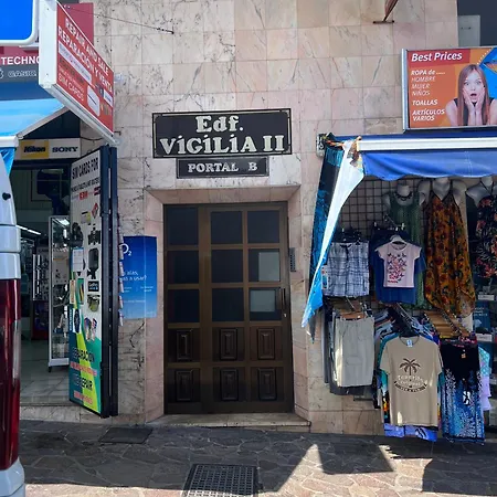 In 4 Bedroom Penthouse With Stunning Patio Bed & Breakfast